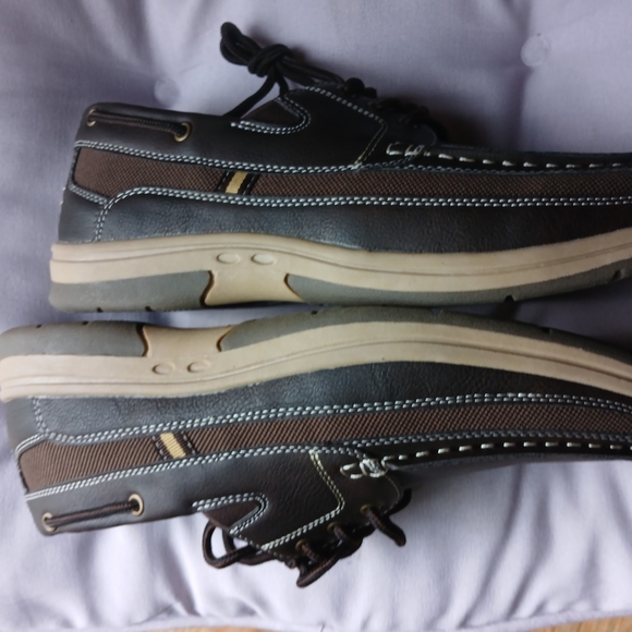 Tan Boat Shoes with Moccasin Stitching and Flat Sole NWOT - Picture 10 of 11